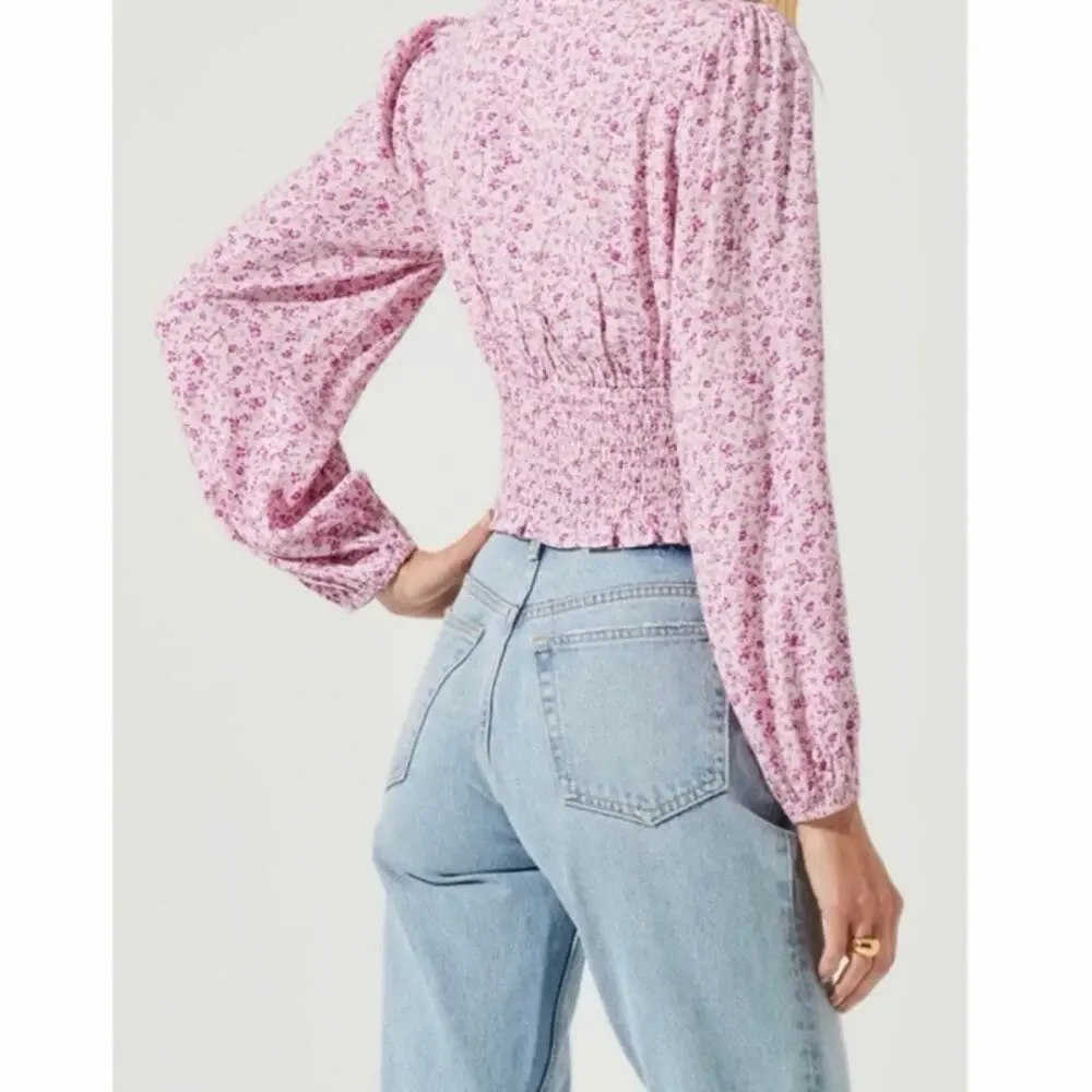 NWOT ASTR The Label Pink Fuchsia Floral Peplum Blouse Small Smocked Crop Top